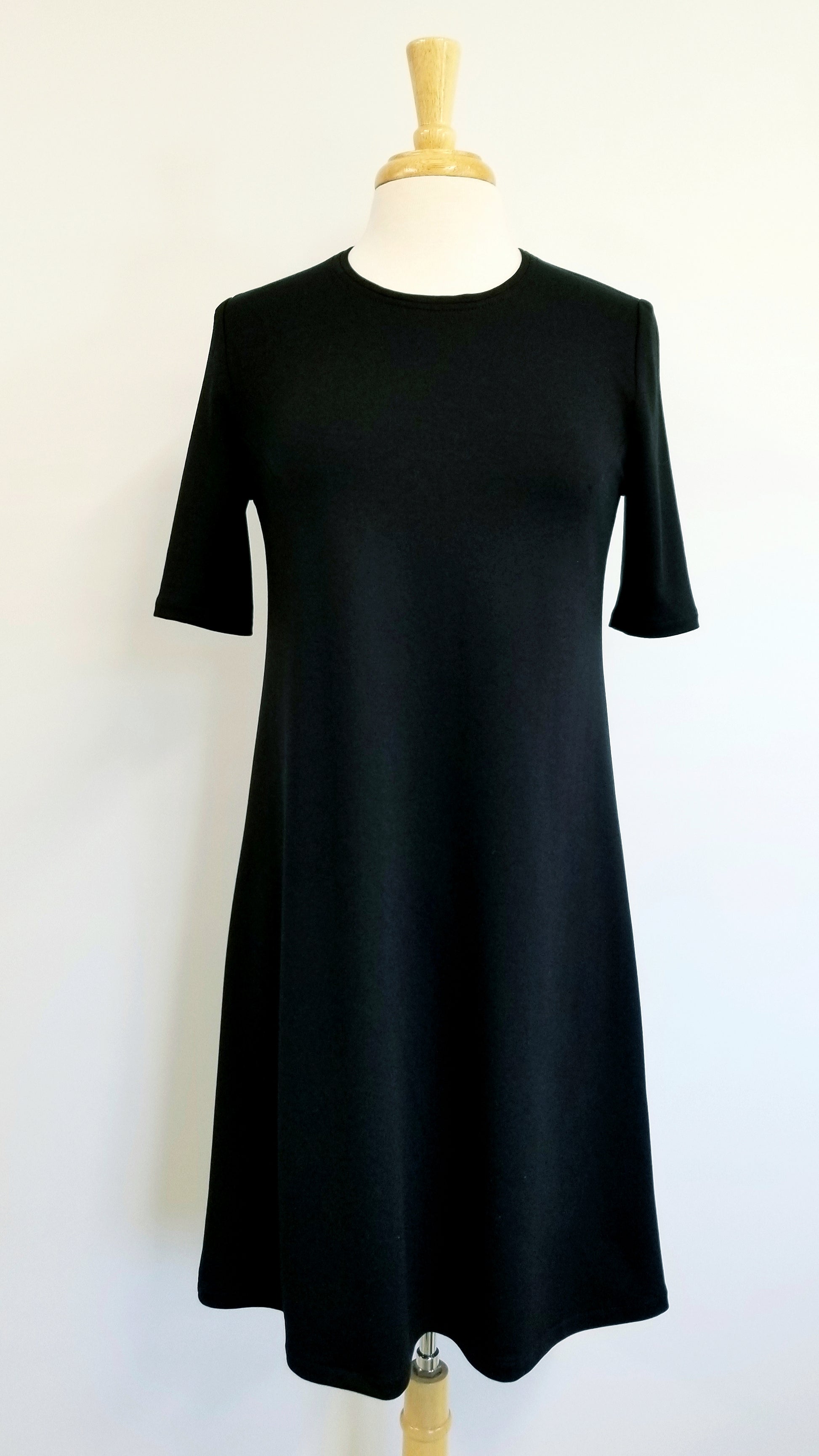 Petite robe noire de designer québécois cm atelier-boutique