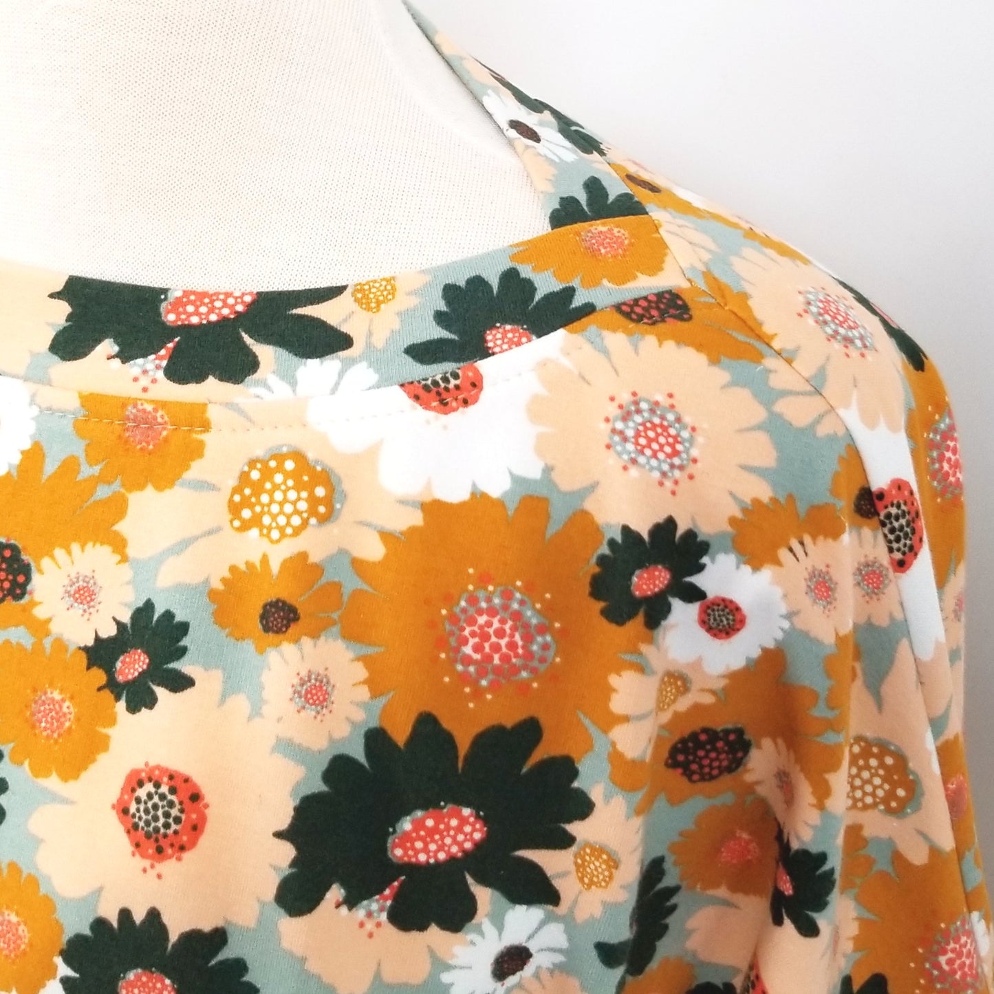 Floral cotton sweatshirt - short and loose