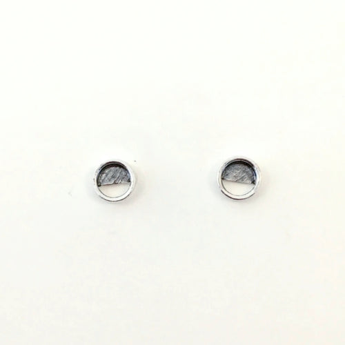 Boucles d'oreilles PE21-05 minimalistes rondes en argent. - Christine Mercier atelier-boutique