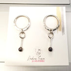 Boucles d'oreilles en argent avec cercle à l'oreille et pendant avec perle.  P181 - Christine Mercier atelier-boutique