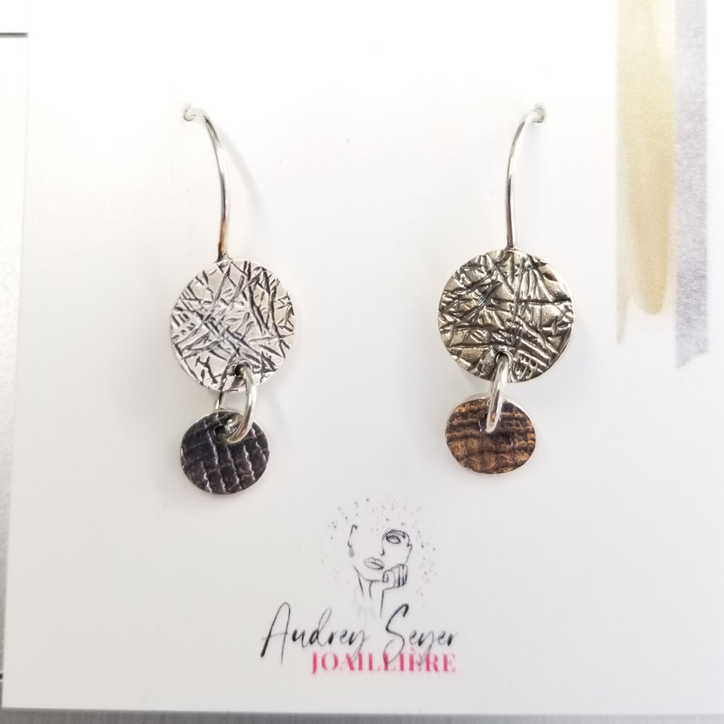 Boucles d'oreilles pendantes en argent texturé. H201 - Christine Mercier atelier-boutique