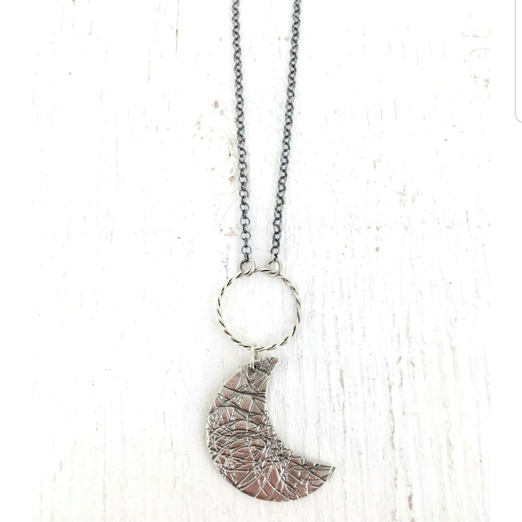 Collier à pendentif croissant de lune texturé - H192 - Christine Mercier atelier-boutique