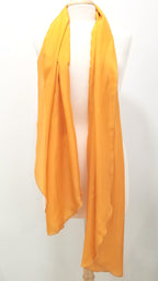 Foulard long et léger en soie jaune