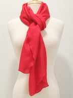 Foulard long et léger en pure soie rouge. - Christine Mercier atelier-boutique