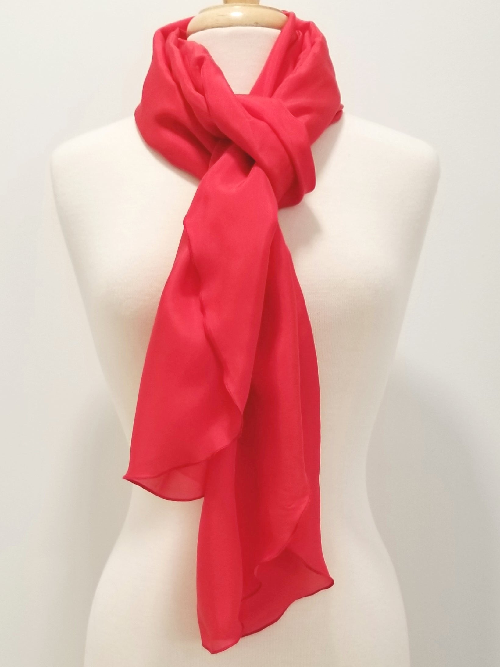 Foulard long et léger en pure soie rouge. - Christine Mercier atelier-boutique