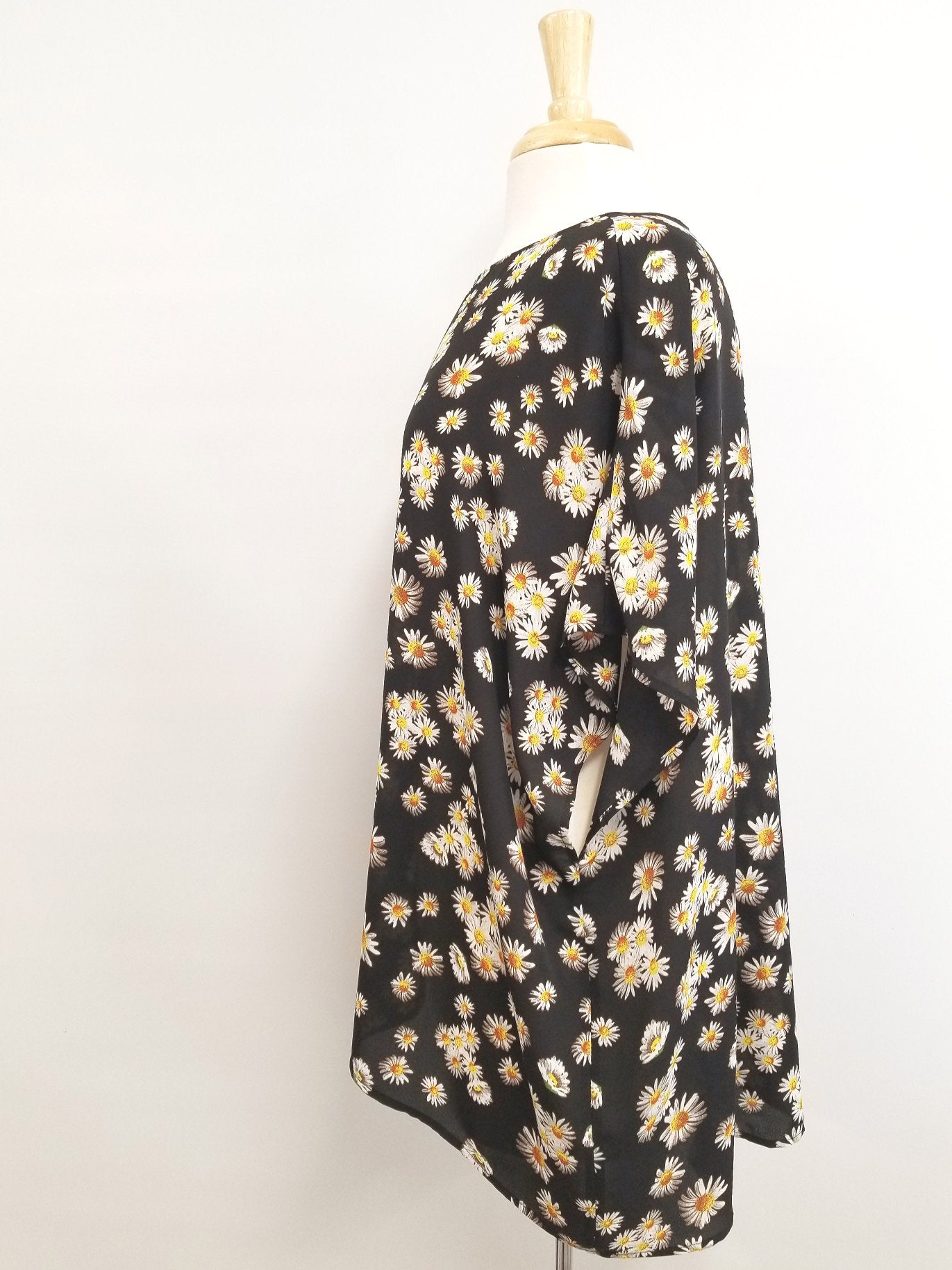 Loose and flowing tunic, daisy print on a black background