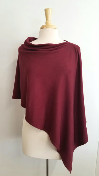 Poncho court et asymétrique en doux lainage