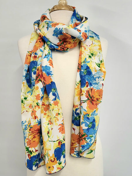 Foulard long fleuri en tons de bleu, jaune et orange