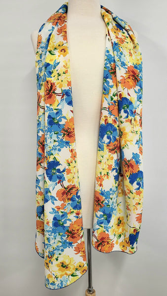 Foulard long fleuri en tons de bleu, jaune et orange