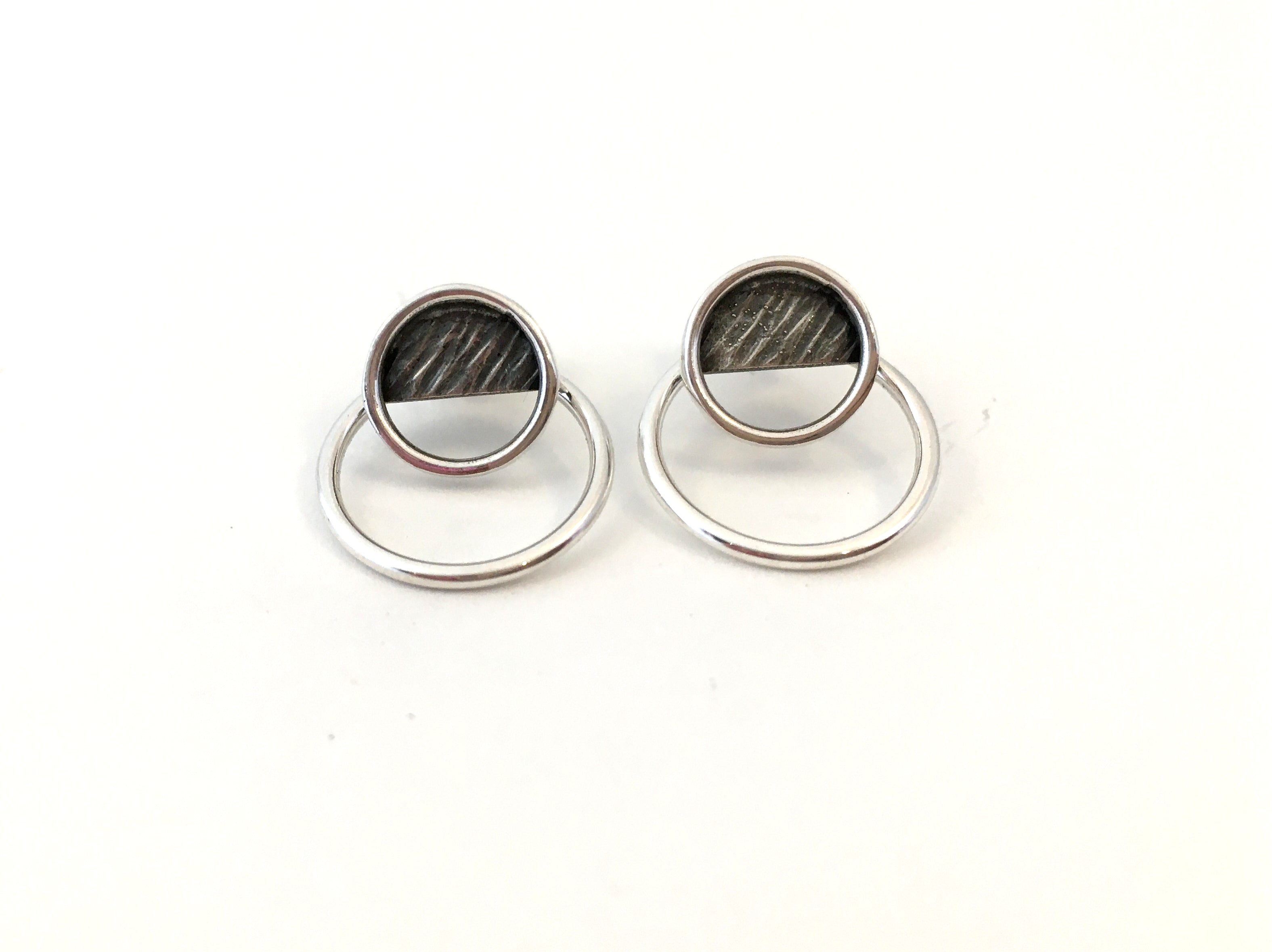 Boucles d'oreilles PE21-01 vestes d'oreilles rondes en argent. - Christine Mercier atelier-boutique