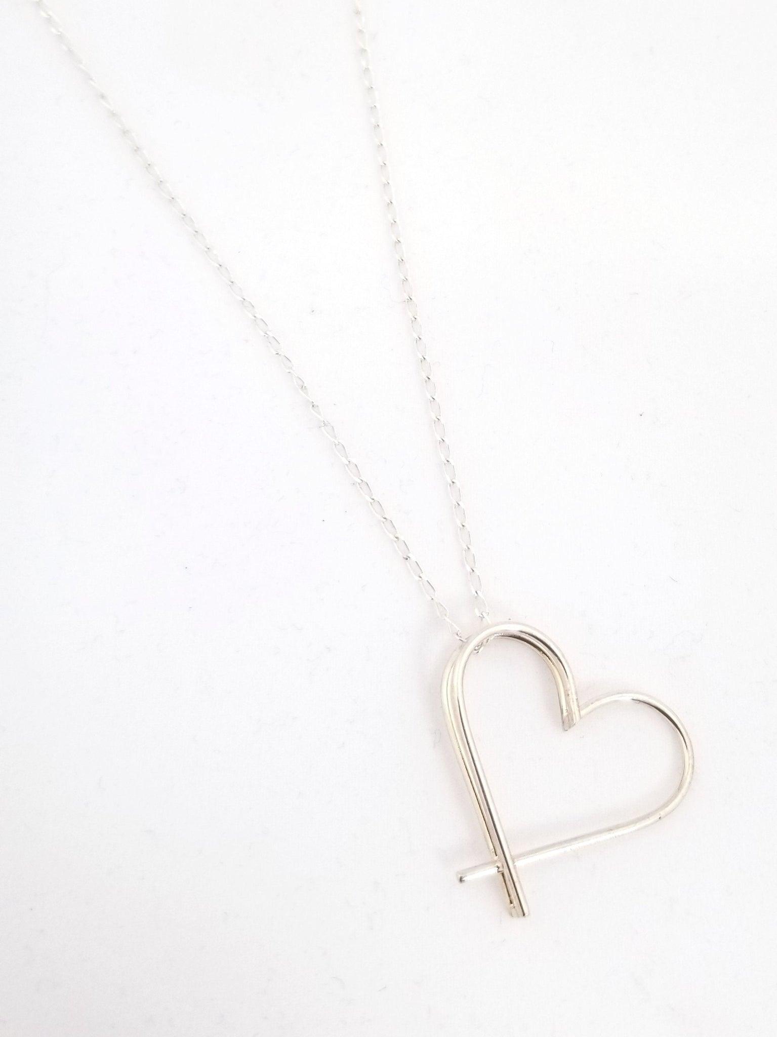 Chaine et pendentif en argent de Audrey Seyer joaillière, CM atelier-boutique