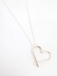 Chaine et pendentif en argent de Audrey Seyer joaillière, CM atelier-boutique