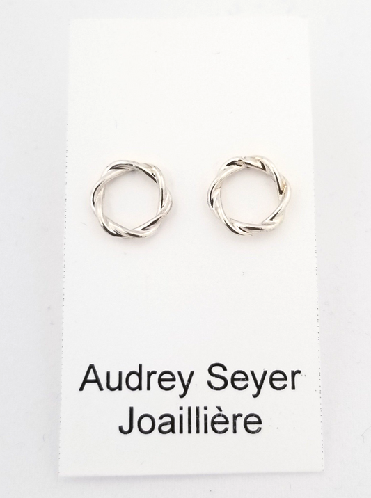 Petits anneaux torsadés en argent