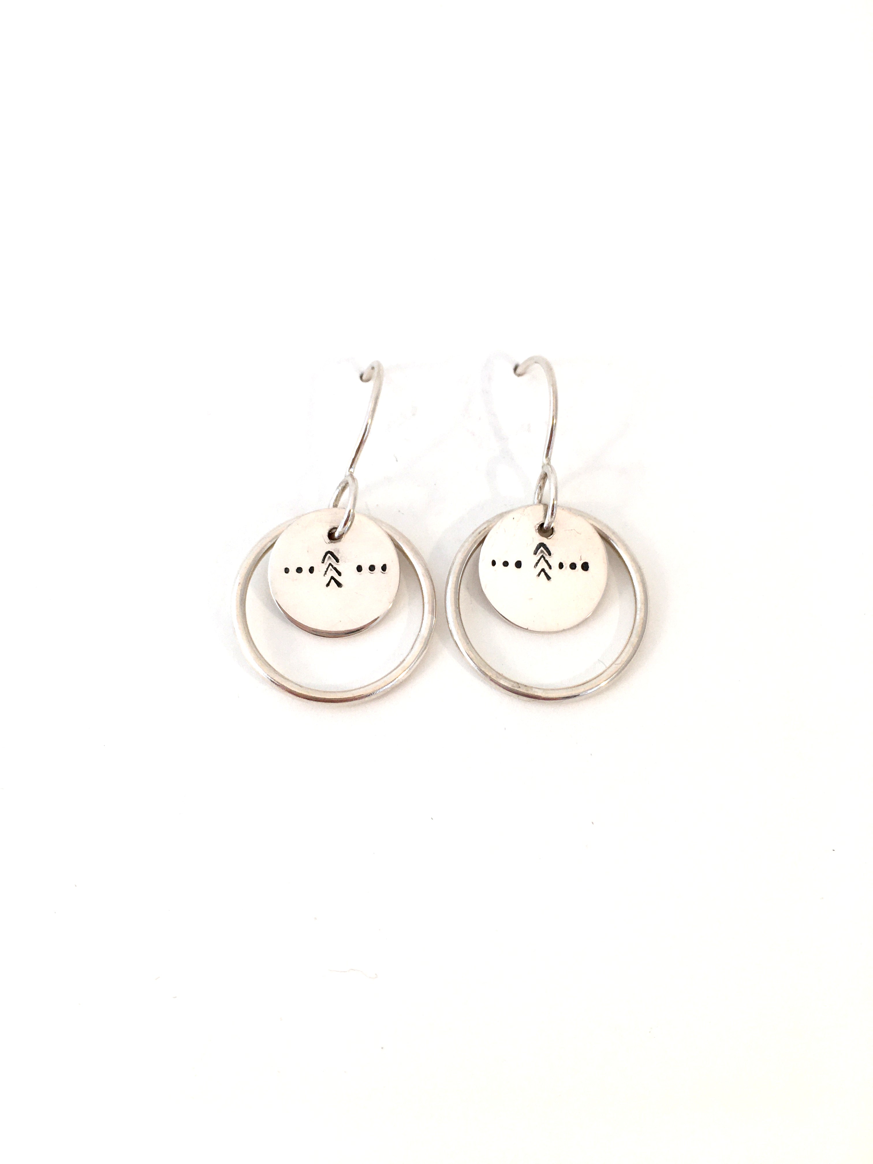 Boucles d'oreilles AUT20-05 en argent à motif poinçonné - Christine Mercier atelier-boutique