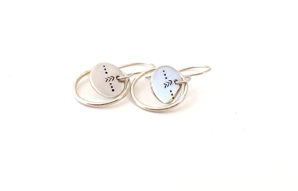 Boucles d'oreilles AUT20-05 en argent à motif poinçonné - Christine Mercier atelier-boutique