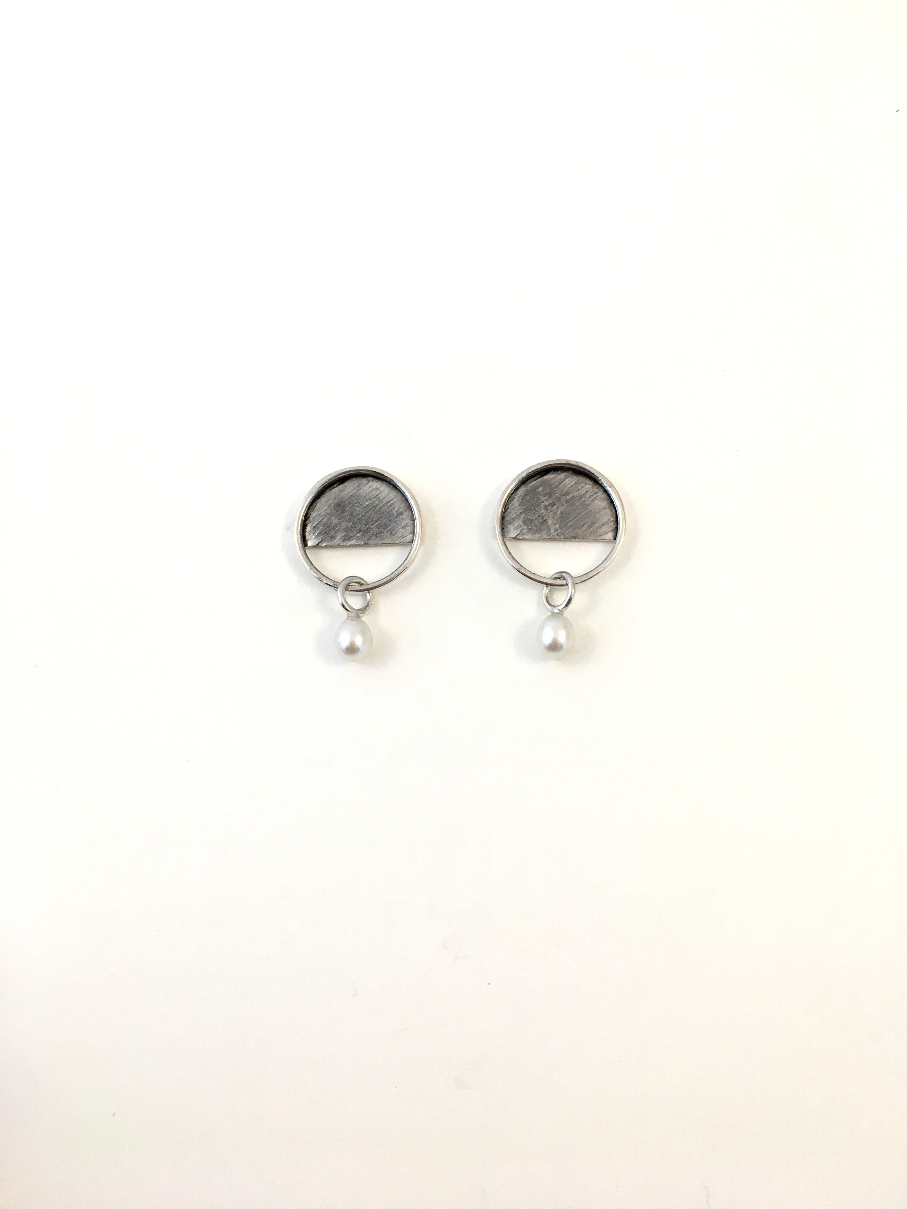 Boucles d'oreilles PE21-06 rondes en argent et perle - Christine Mercier atelier-boutique