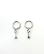 Boucles d'oreilles en argent avec cercle à l'oreille et pendant avec perle.  P181 - Christine Mercier atelier-boutique