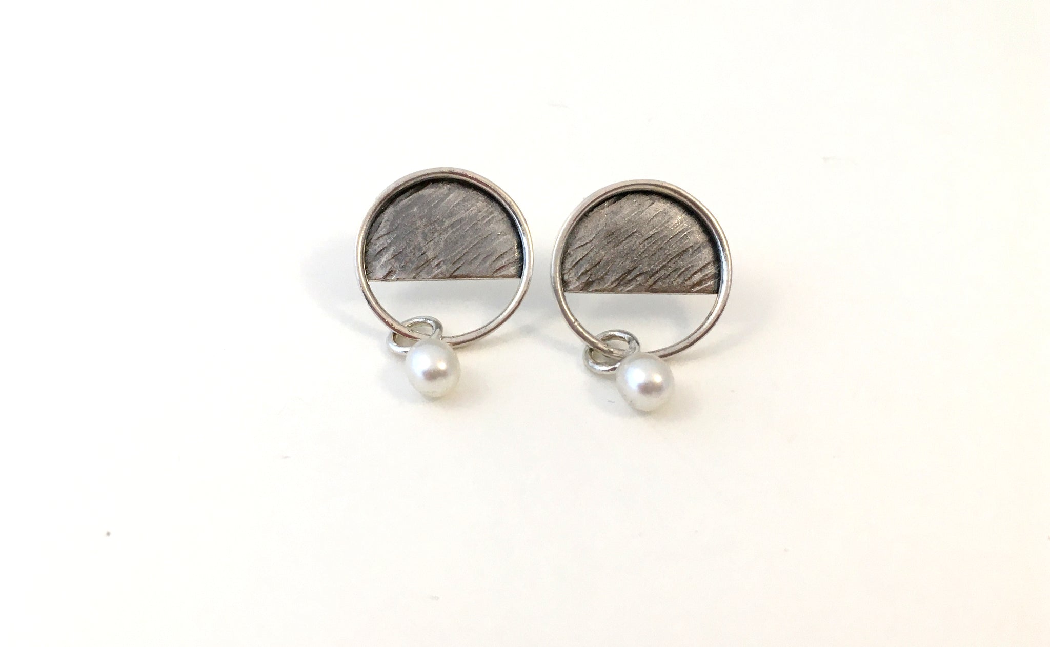 Boucles d'oreilles PE21-06 rondes en argent et perle