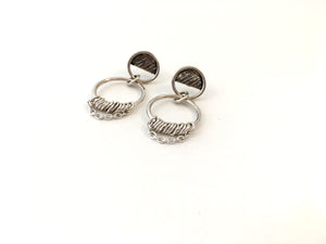 Boucles d'oreilles rondes en argent avec anneau pendant et chaînette